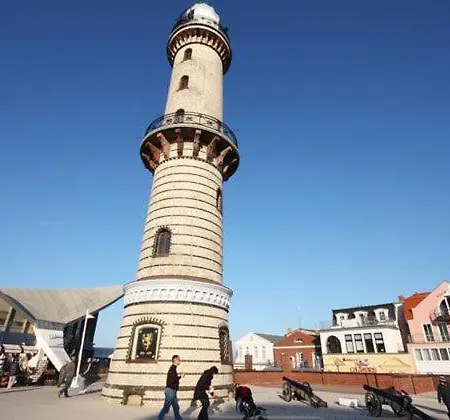 Warnemuende Leuchtturm 49932 * روستوك
